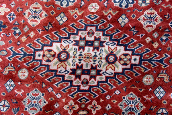 Tappeto, cm 282x159, (segni di usura)