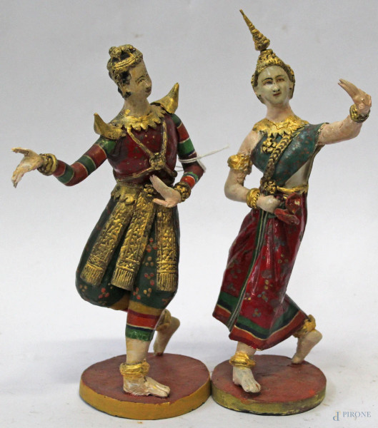 Coppia danzatori tailandesi policromi, XX sec, altezza cm 23