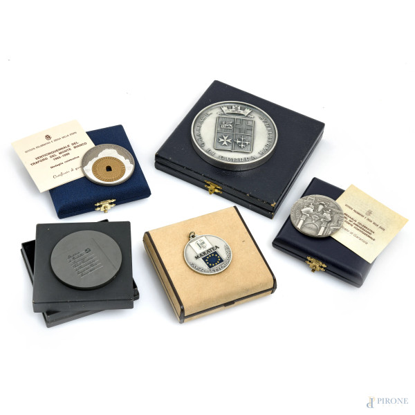 Lotto di cinque medaglie, XX secolo, misura massima diametro cm 8,5