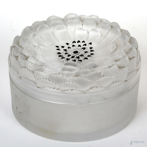 Lalique, cofanetto in cristallo con coperchio a foggia di anemone, cm h 7x12, (difetti).