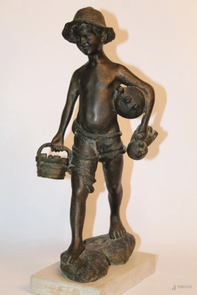 Acquaiolo, scultura in bronzo, base in marmo, h 40 cm.