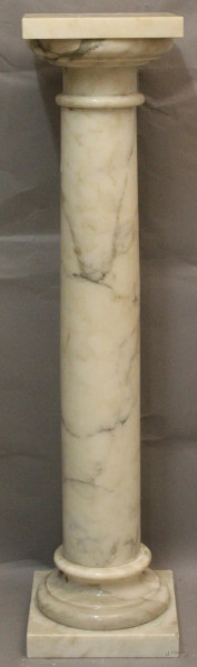Colonna in marmo bianco, H 100 cm, XX sec..