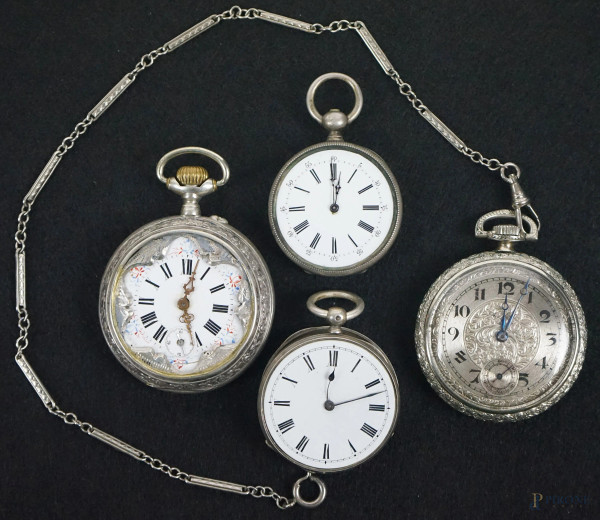 Quattro orologi da tasca in argento e metallo argentato, inizi XX secolo, cm h 5,5x4,5, (difetti, meccanismi da revisionare)