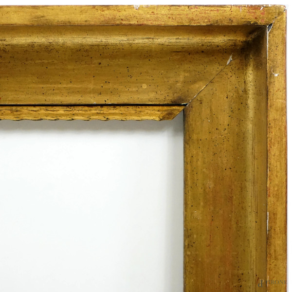 Cornice in legno dorato, fine XIX-inizi XX secolo, ingombro cm 103,5x71, battente cm 87x54,5, (di...