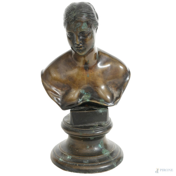 Piccola scultura in bronzo raffigurante il busto di una popolana, firmata Gemito, altezza cm 16,5