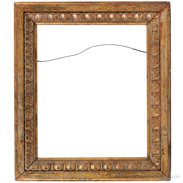 Cornice in legno dorato e intagliato, XX secolo, cm 41x47, luce cm 29x35 (segni di usura, cadute di doratura, difetti)