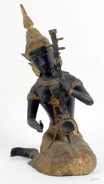 Divinit&#224; thailandese in bronzo con particolari dorati, altezza cm. 24,5. Thailandia, XX secolo.