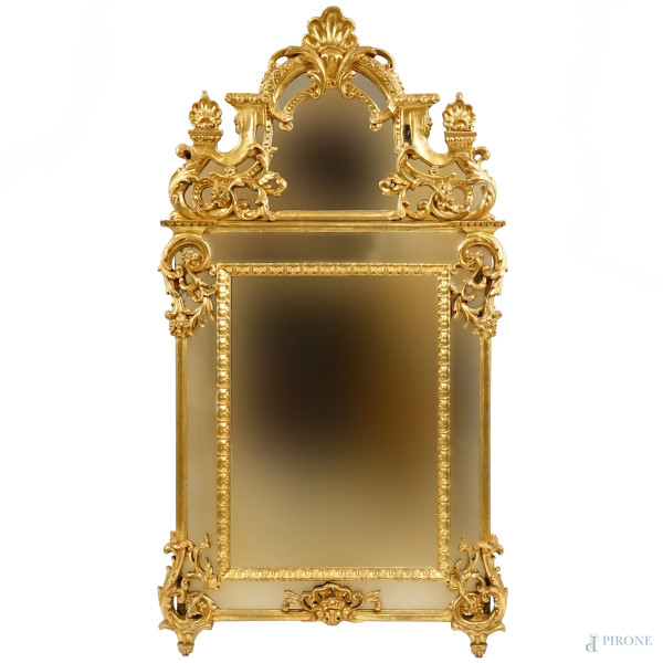 Specchiera in legno intagliato e dorato, XX secolo, h cm 170x95