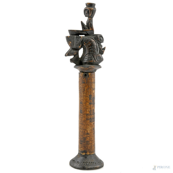 Antico portamedicamenti indiano in osso e legno, altezza cm 24,5, (segni d'usura, difetti)