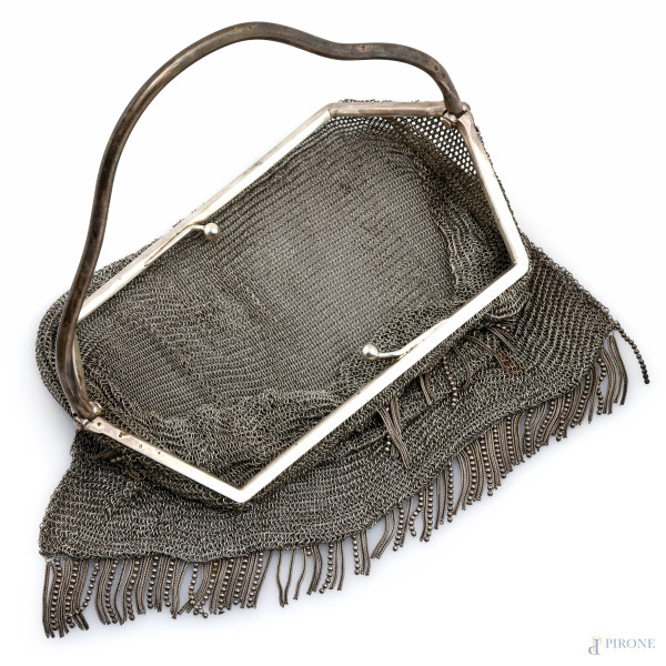 Borsetta in argento, XX secolo, cm 30x22, peso gr 310, (segni di usura)