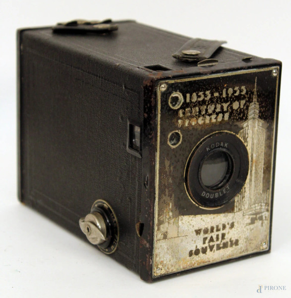 Macchina fotografica Kodak per il centenario della fotografia.