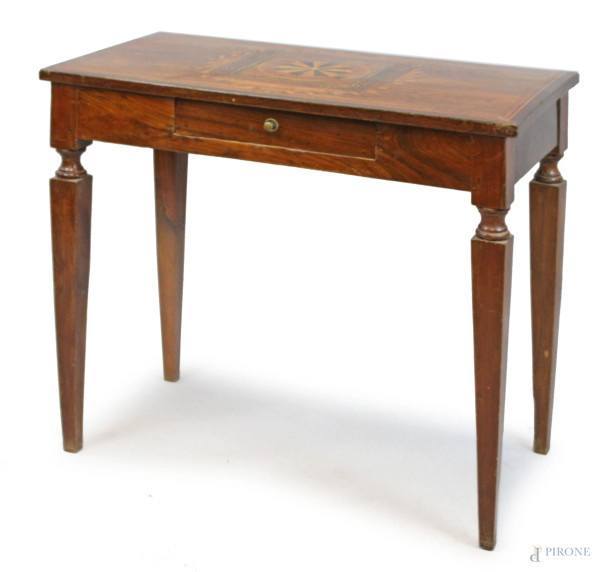 Tavolino Luigi XVI, lastronato ed intarsiato in varie essenze, piano centrato da decoro geometrico, un cassetto nella fascia, gambe troncopiramidali, cm 73x80,5x43, (difetti)