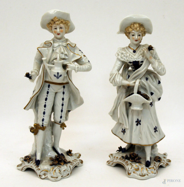 Coppia di statuine Capodimonte in porcellana.