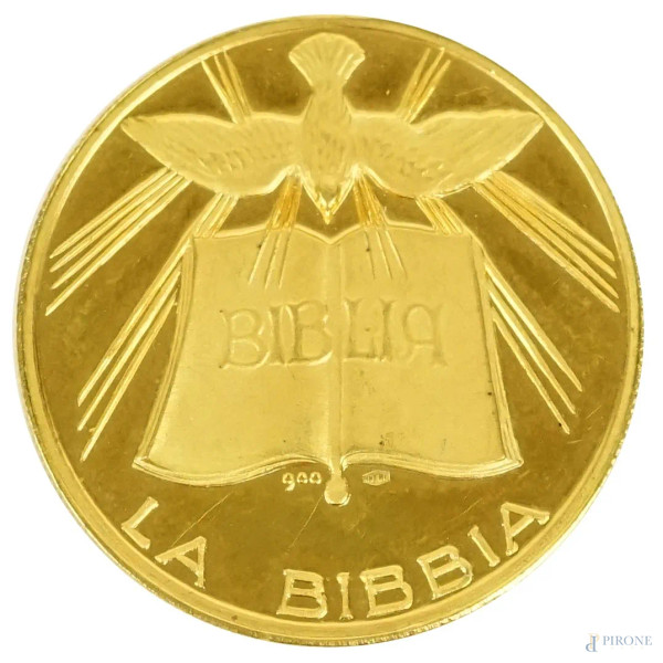 Medaglia in oro giallo raffigurante al recto La Bibbia, al verso la Torre di Babele, diam. cm 3, peso gr.15,1