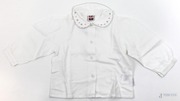 Aida, maglietta da bambina bianca in cotone, maniche lunghe a palloncino, colletto ricamato e chiusura con bottoni, taglia 12 mesi, (difetti).