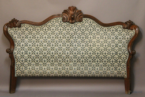 Testata da letto in mogano rivestita in stoffa verde, periodo Luigi Filippo, h 135 cm, lungh. 200 cm.