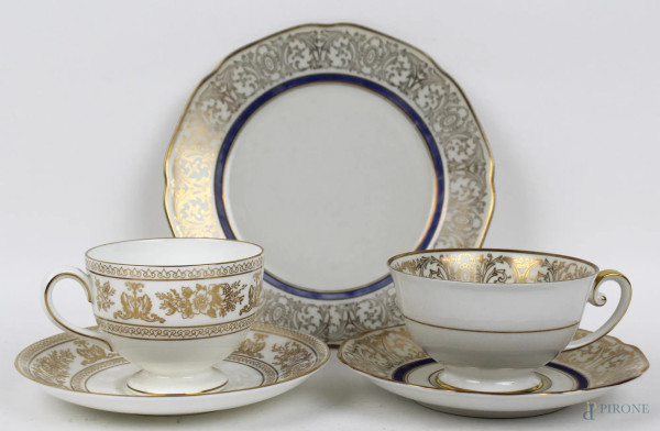 Lotto di due tazzine in porcellana con piattini, manifatture diverse, XX secolo