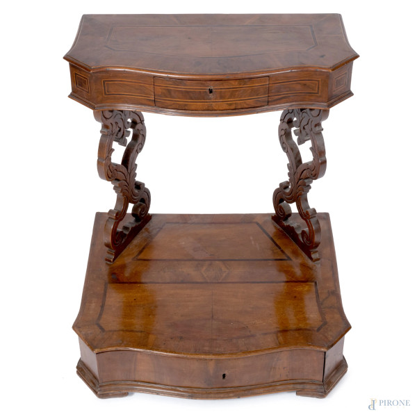 Inginocchiatoio in legno intarsiato in varie essenze e filettature in bosso. Gambe riccamente int...