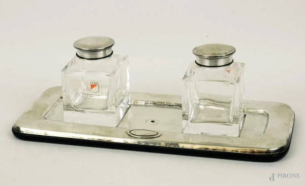 Calamaio rivestito in argento con due flaconi in cristallo, cm 9x23x10, (difetti)