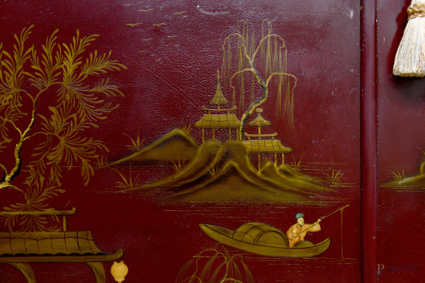 Mobile bar stile cinese a due sportelli in legno laccato rosso decoirato con personaggi in paesgg...