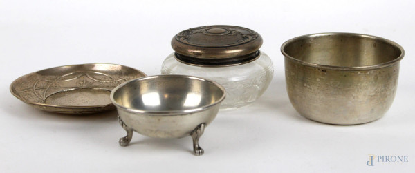 Lotto di quattro oggetti in argento e cristallo, peso argento gr. 190