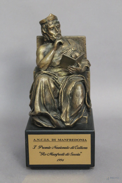 Terzo premio nazionale di cultura &quot;Re Manfredi di Svevia&quot;, 1994, ricevuto dal Maestro Rolando Nicolisi, H 23 cm.