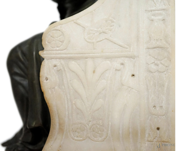 Scultura in bronzo montata su cattedra in marmo rappresentante San Pietro, da Arnolfo di Cambio (...