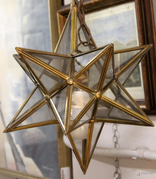 Lampadario a stella in vetro ed ottone, inizi XX secolo, cm h 40.