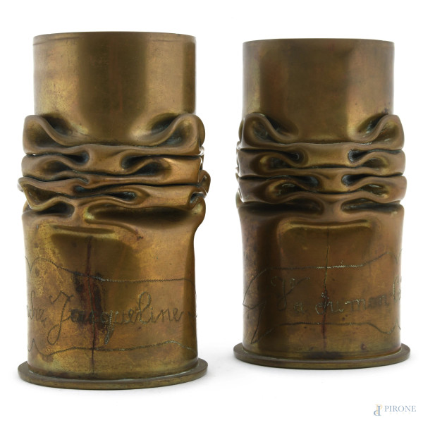 Coppia di basi per lampada in bronzo dorato con dedica incisa, XX secolo, altezza cm 16, (segni di usura, scalfiture, difetti)