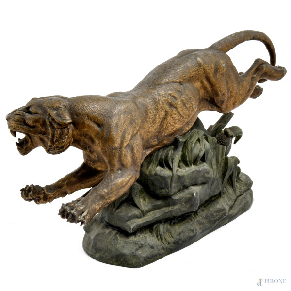 Tigre, XX secolo, scultura in antimonio, cm 33x54x14, firmata, (lievi segni di usura)