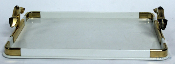 Vassoio in resina bianca, con elementi dorati, marcato, cm. 34x24.