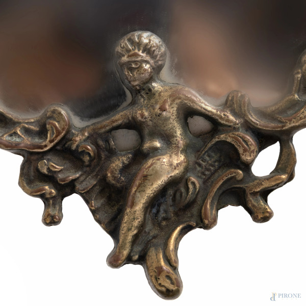 Specchio da toletta in bronzo dorato finemente cesellato, XX secolo, cm 33x28, (segni di usura)