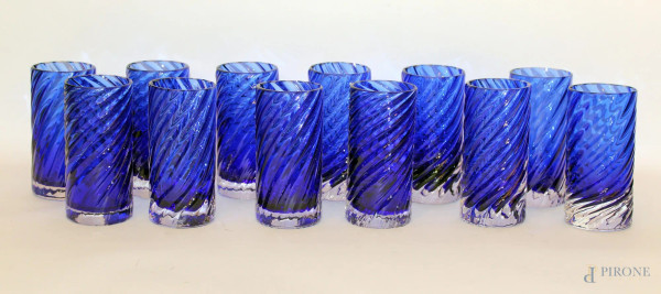 Lotto di dodici bicchieri in vetro di Murano color blù.