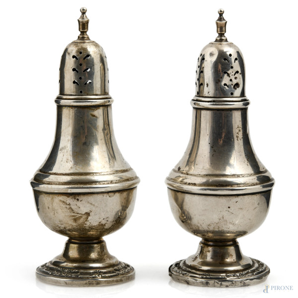 Coppia di salierine in Wild Rose International Sterling, altezza cm 12, peso lordo complessivo gr 60, (segni di usura, difetti)