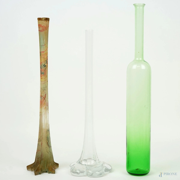 Lotto di tre vasi diversi monofiore in vetro,  alt.max cm 38, XX secolo, (difetti).