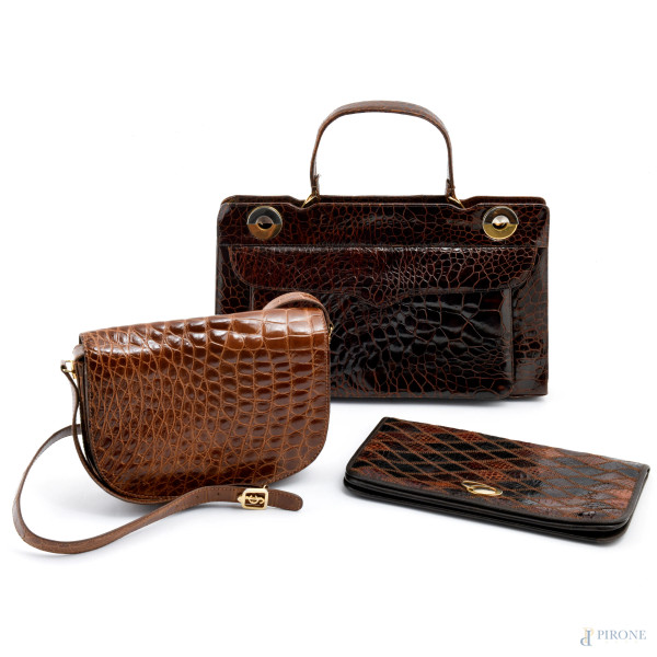 Lotto composto da tre borse  a fantasia lucertola, misure massime cm 22x37x8, (segni di usura)