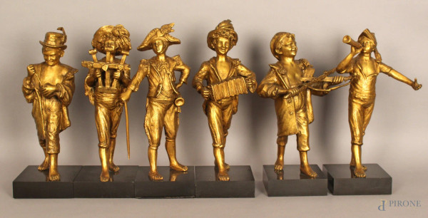 Lotto composto da sei sculture in bronzo dorato raffiguranti fanciulli musicanti con base in marmo, altezza 29 cm, primi &#39;900.