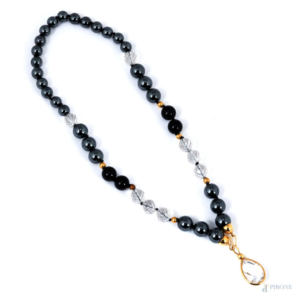 Collana in cristallo di rocca, ematite e oro giallo 18 kt, lunghezza cm 42 (sostituzione di una sfera in metallo dorato)