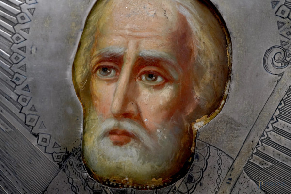 San Nicola in adorazione della Madonna dalle tre mani, XIX secolo, riza in argento, tempera su ta...