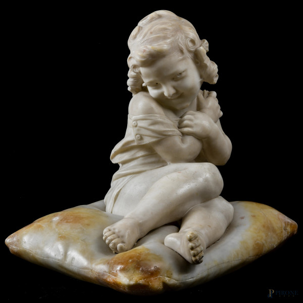 Emilio Fiaschi (1858-1941), Bambina adagiata sul cuscino, scultura in marmo e alabastro, firmato ...