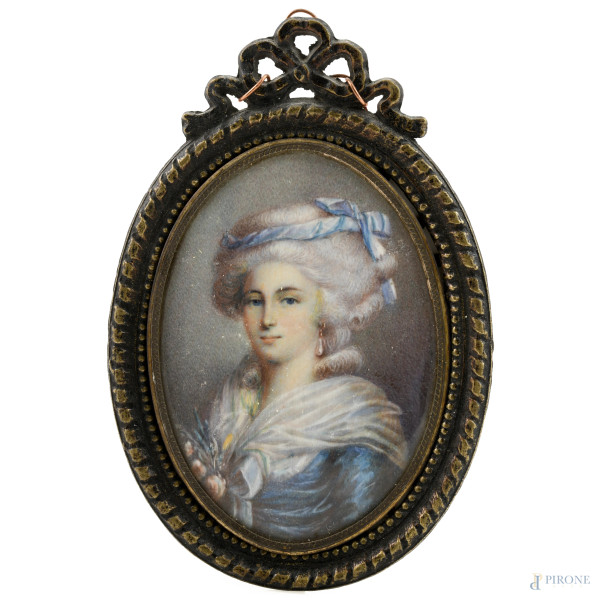 Miniatura ovale raffigurante dama, XX secolo, entro cornice, misure complessive cm 12x8, (segni di usura)