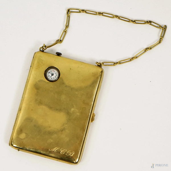 Particolare borsellino in metallo dorato con orologio incorporato, all'interno portacipria, portamonete e specchietto, inizi XX secolo, cm 9x16,5