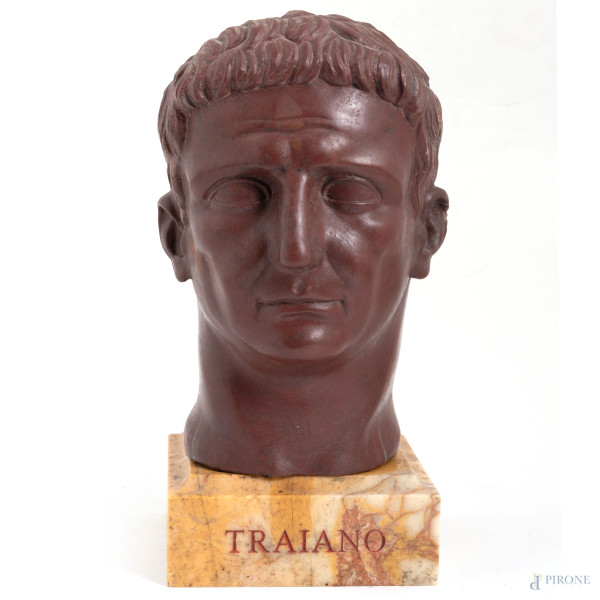Testa di imperatore in marmo rosso su base in marmo, XX secolo, altezza cm 25, (segni di usura, scalfiture, difetti)
