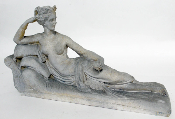 Paolina Bonaparte, scultura in cementite, H. 27, lung. 47 cm.