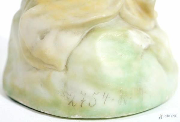 Acquaiola, scultura in alabastro, XX secolo, altezza cm 30,5 (difetti)