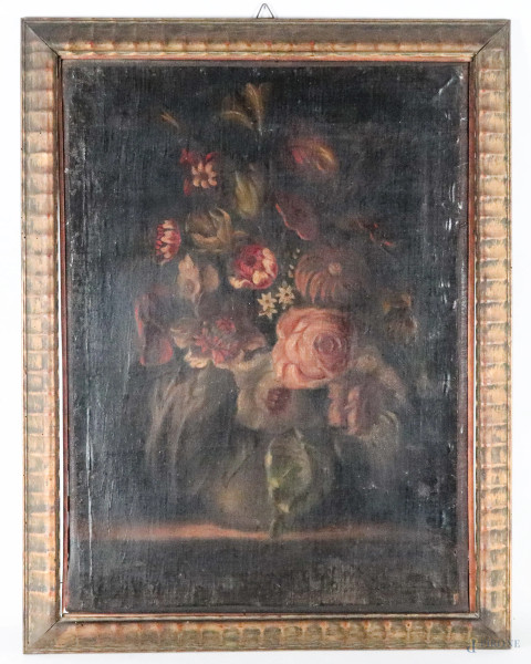 Natura morta di fiori, XIX-XX secolo, olio su tela, cm 64x47, entro cornice, (segni di usura, abrasioni, difetti)