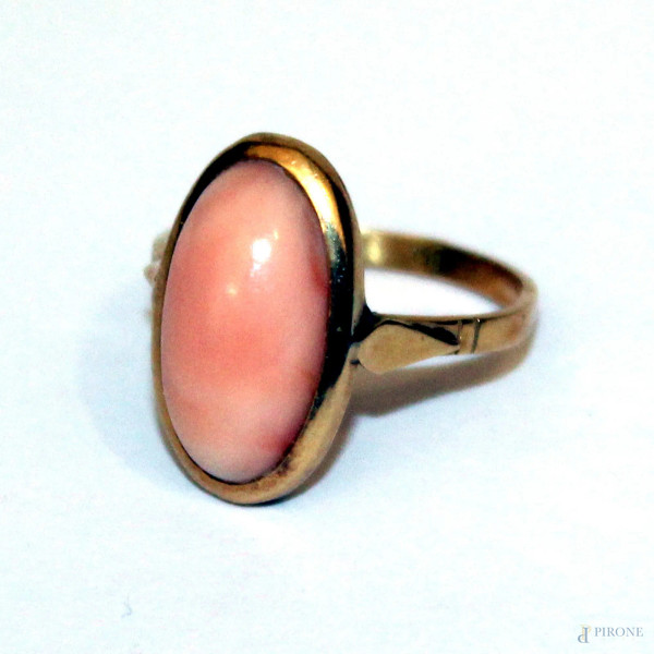 Anello in oro 18 kt. corallo rosa, gr.3,6