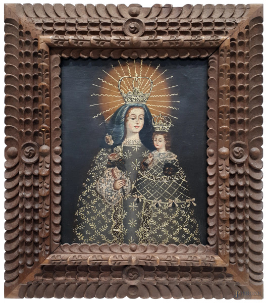Artista del XX secolo, Le rose di Maria, raffigurazione della Madonna con Bambino ad olio e inserti in oro su tela, cm 30x25, dipinto rifoderato in epoca recente, entro elegante cornice intagliata in legno