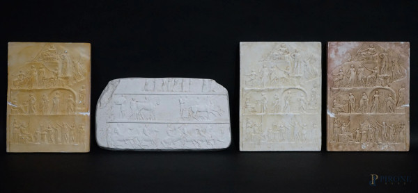 Lotto di quattro calchi in gesso del XIX-XX secolo, riproduzioni di esemplari antichi greci, misure max cm 14x26, (difetti e restauri)