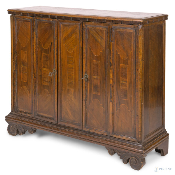 Credenza in noce a due sportelli in noce con modanature e intarsi al fronte, XVIII-XIX secolo, cm...